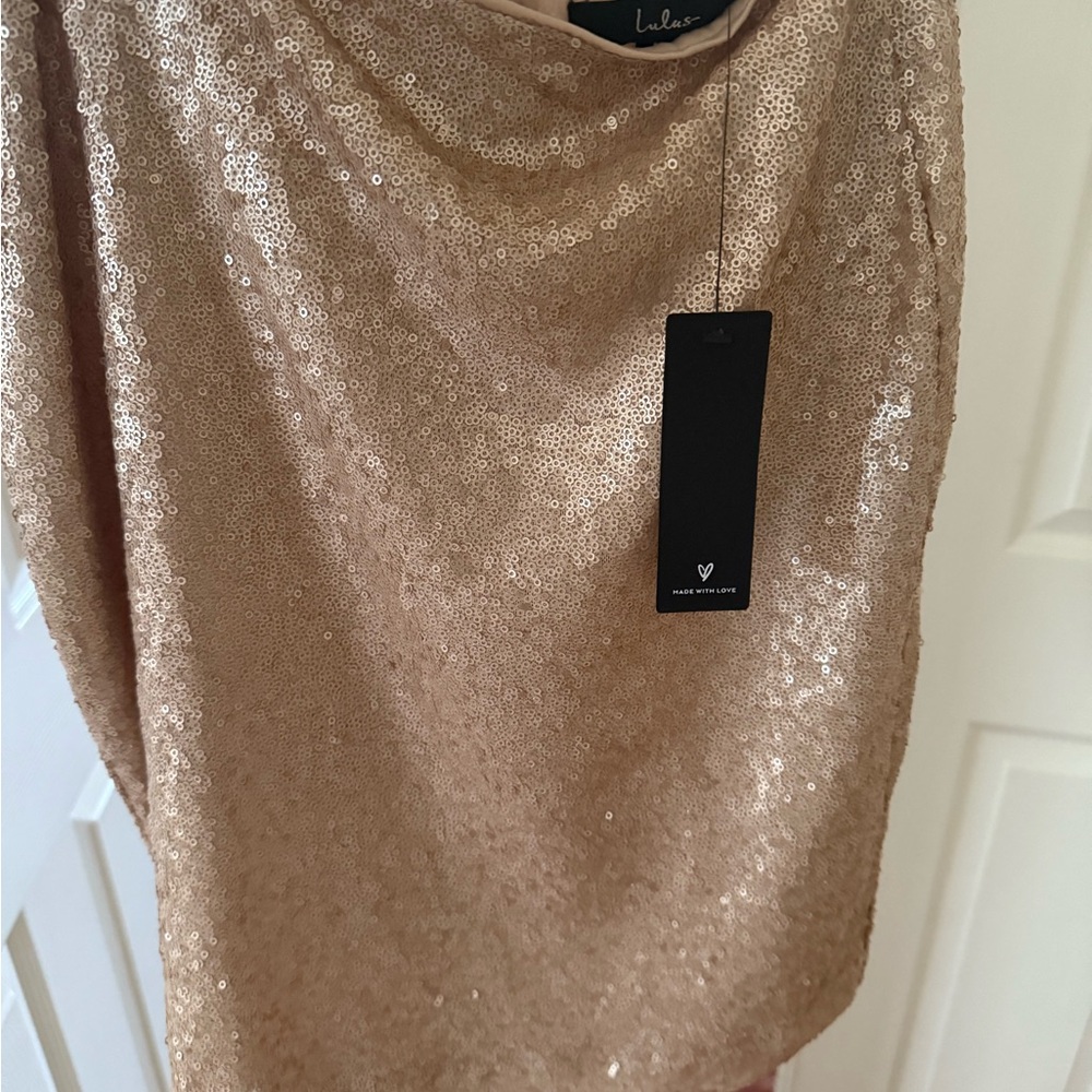 Lulus Sequin skirt in Gold size M